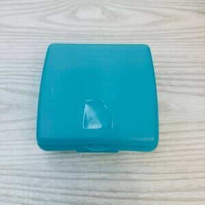 Tupperware Sandwich Keeper Square Aqua Blue Reusable Microwave Dishwasher Safe